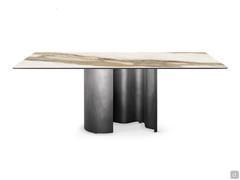 Table Papelito de Cattelan avec plateau en pierre Keramik opaque KM18 Marbre Borghini Calacatta et base en métal gaufré Oxygrey