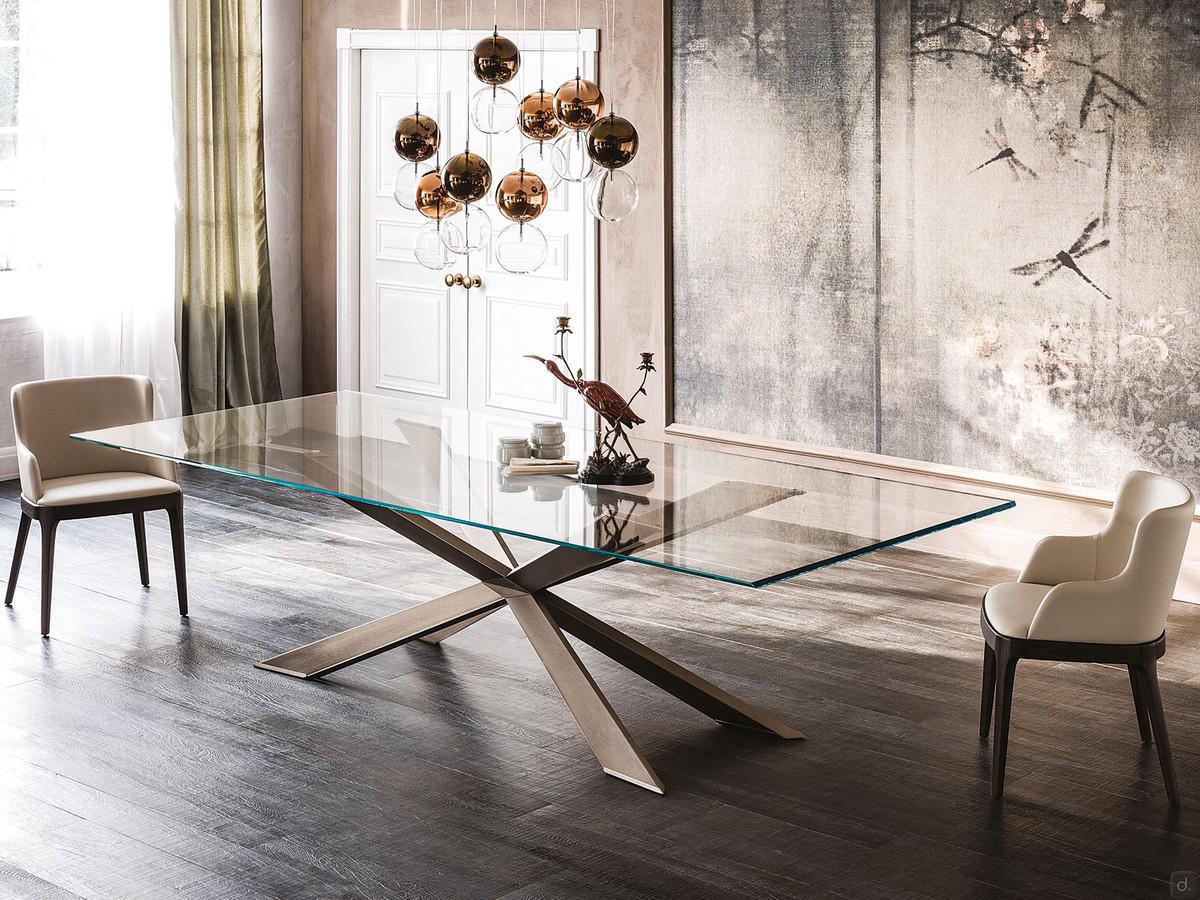 Table en verre Spyder de Cattelan pouvant atteindre trois mètres de long
