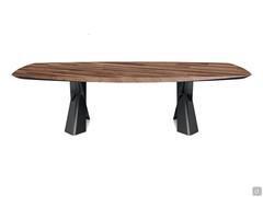 Table Mad Max de Cattelan avec plateau "tonneau" en lattes de noyer canaletto disposées en diagonale, piètements en acier gaufré noir.