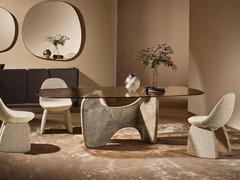 Table tonneau en marbre avec base sculpturale Masai