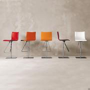 Toto de Cattelan disponible en de nombreuses couleurs