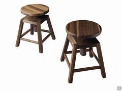 Baiko Fabriqués entièrement en bois massif, aucun tabouret n'est parfaitement identique à un autre.