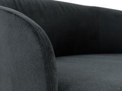 Détail du dossier courbé et enveloppant 