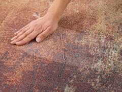 Détail de la peluche douce et consistante avec effet d'écriture marqué
