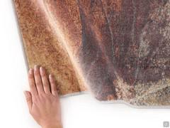Détail du changement de teinte et de brillance au fur et à mesure que la lumière change