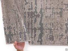 Détail du changement de teinte et de brillance au fur et à mesure que la lumière change