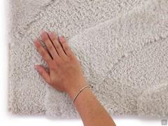 Détail du sweat doux et moelleux avec effet d'écriture modéré
