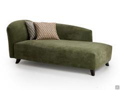 Dormeuse di design Gilmour abbinata a cuscini decorativi, con piedini a sciabola in legno tinto