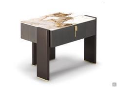 Comodino in legno Julian di Cattelan con maniglie in ottone e top in ceramica KM14 Corcovado