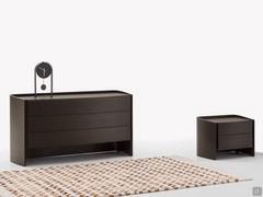 Comodino e comò Amandla realizzati in legno curvato