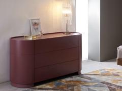 Comò a 3 cassetti Chariot interamente laccato opaco color Azalea