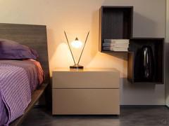 Comodino Oregon a due cassetti in laccato metallizzato Bronzo