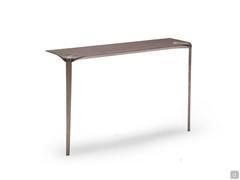 Consolle industrial chic Belem disponibile anche con piano in massello di noce oppure laccato opaco RAL o NCS. Si apprezza la leggerezza complessiva data dall'assenza delle gambe posteriori (la stabilità è garantita con fissaggio a muro)