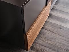 Particolare degli inserti in legno 