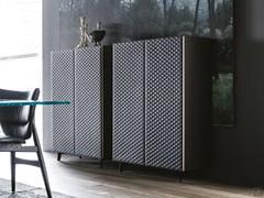 Coppia di madie in pelle Tiffany con ante trapuntate e fianchi laccati