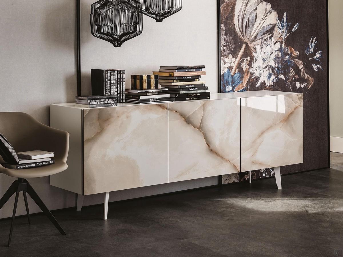 Credenza moderna con ante in ceramica Metropol di Cattelan con struttura laccato goffrato bianco