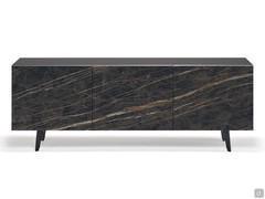 Credenza moderna con ante in ceramica Metropol di Cattelan in finitura pietra Keramik Portoro opaco