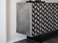 I piedini di supporto a "lastra" possono avere le finiture graphite opaco o acciaio inox lucido