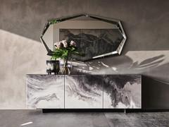 Buffet da salotto Focus di Cattelan in cristallo decorato CrystalArt CY01, qui proposto nella versione con 3 ante e piedini bassi h.9 cm