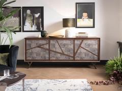 Credenza Palmar in appoggio su gamba mod. Branch. Gli inserti sulle ante sono realizzati in effetto Texture Dark Skin
