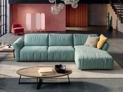 Divano letto moderno da salotto Cure, qui proposto in una composizione con chaise longue