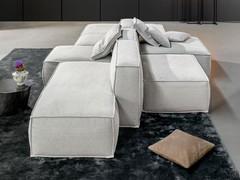 Divano componibile di design Peanut B di Bonaldo, rivestibile in tessuto o pelle