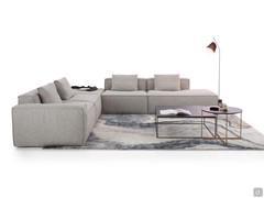 Divano angolare Square composto da due elementi da 77 cm, elemento da 100 cm con bracciolo da 23 cm, pouf quadrato e penisola da 150 cm