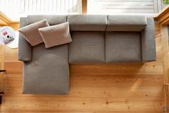 Divano in piuma Sparks mod. lineare con chaise longue