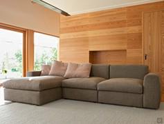 Divano in piuma Sparks mod. lineare con chaise longue
