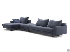 Esempio di composizione in cui il pouf si inserisce tra la chaise longue e il divano, all'occorrenza può essere spostato e utilizzato come seduta indipendente