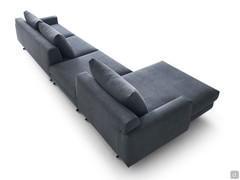 Divano Arren con penisola e pouf ideale in un living moderno