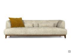 Divano lineare Goya con base in legno massello e rivestimento in pelle chiara