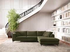 Composizione angolare con terminale da cm 200 abbinato alla chaise longue. Chaise longue proposta in due larghezze, cm 105 o 115