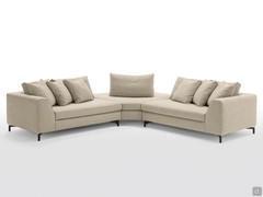 Composizione free-standing con pouf isola dotato di schienale. Soluzione stilistica molto accattivante oltre che funzionale, in quanto accessibile da più posizioni