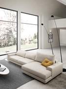 Divano Dayton proposto nel modello 2 posti maxi con chaise longue per una larghezza di 351 cm (laterale da 205 cm + chaise longue da 146 x 150 cm)