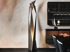 Lampada da terra di design Thriller di Cattelan, finitura acciaio verniciato grey opaco