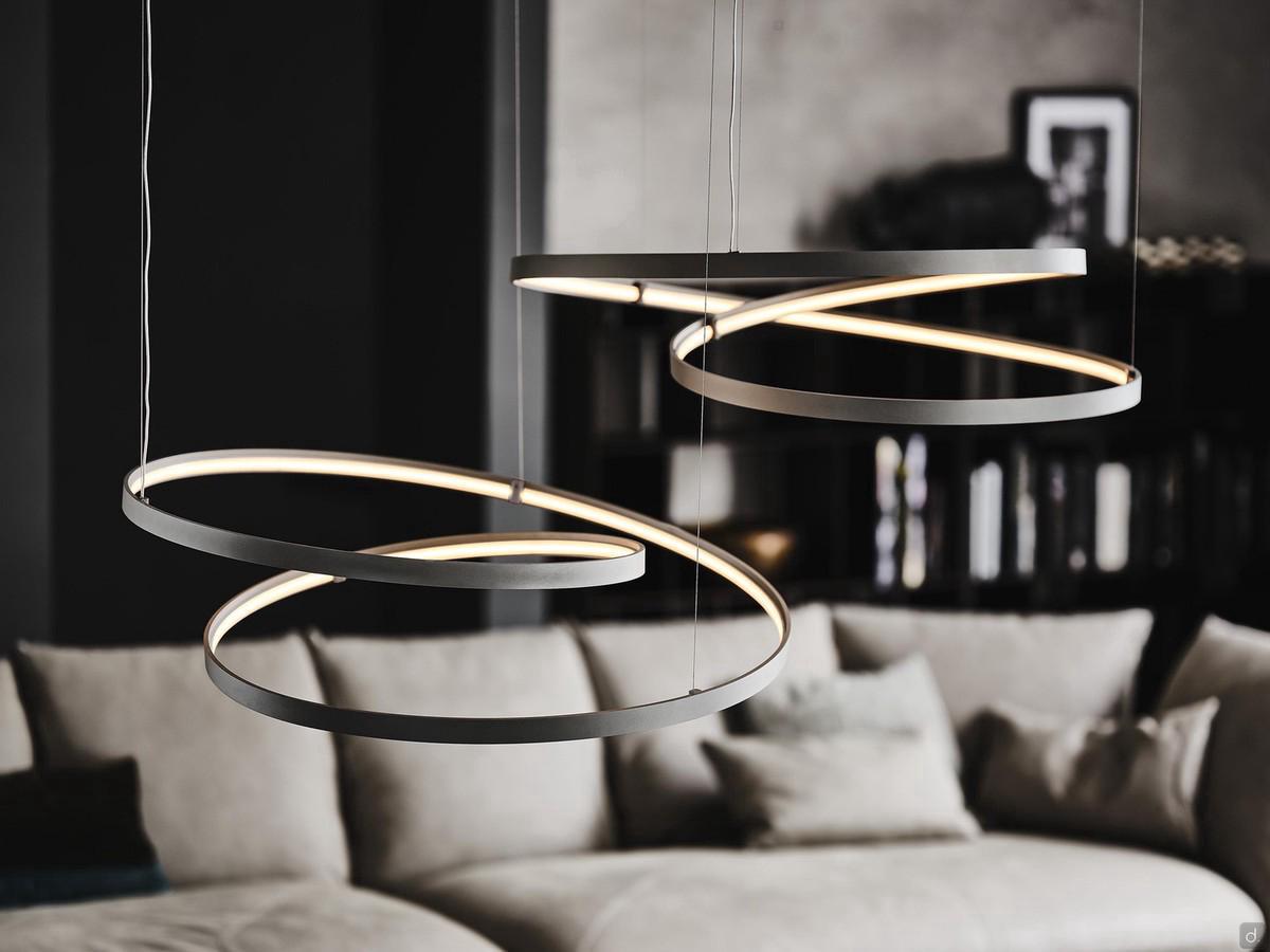 Lampada circolare a sospensione in metallo Heaven di Cattelan, in una composizione che include entrambi i modelli disponibili