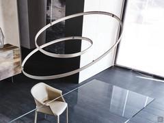Lampada a sospensione in metallo Heaven di Cattelan, con struttura curvata in finitura goffrata titanio