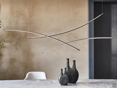 Lampada a sospensione di design Katana di Cattelan, in una composizione a 3 diffusori (realizzabile con un unico rosone centrale sul soffitto)