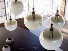 Lampada tonda a sospensione Paris di Cattelan, disponibile sia con paralume da 25 cghe da 33 cm di diametro, sempre in vetro soffiato fumé bianco