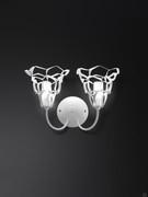 Lampada Pinha nella versione applique a due luci, con struttura in metallo verniciato bianco