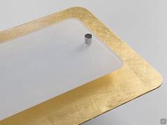Particolare della finitura foglia oro, disponibile anche nella variante argento