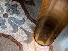 Particolare della base in marmo Nero Marquina