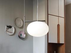 Alba di Oluce nella variante a sospensione con struttura integrata color bronzo anodic