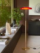 Dora è disponibile anche modello piantana, con una altezza di cm 147