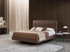 Letto Joao con giroletto imbottito h.18 cm, alto da terra e che nasconde un box contenitore rientrante e invisibile