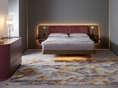 Letto Master con testiera Large, abbinata al comò a 3 cassetti Chariot e al tappeto Vittoria VI01