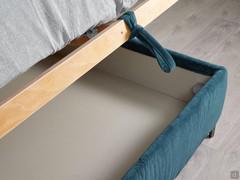 Particolare del capiente e solido box contenitore, con maniglia per agevolare il sollevamento della rete