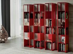 Composizione a parete di quattro librerie a colonna Joker di Cattelan in metallo verniciato rosso