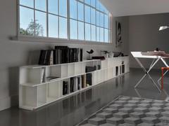 Libreria laccata bianca Wally di Cattelan, orizzontale in appoggio a terra